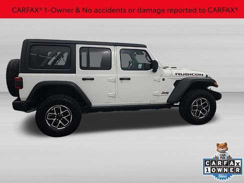 Used 2025 Jeep Wrangler Unlimited Rubicon AWD/4WD image 3