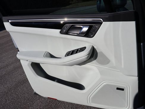 New 2026 Porsche Macan image 33