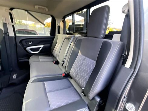 Used 2024 Nissan Titan SV image 18