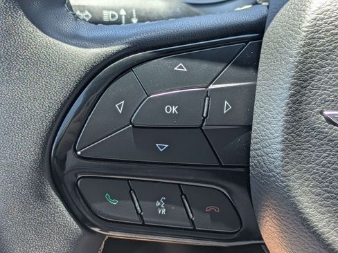 Used 2022 Chrysler Pacifica Limited w/ Uconnect Theater Family Group FWD image 30