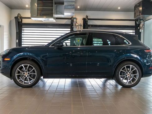 Certified 2025 Porsche Cayenne AWD/4WD image 2