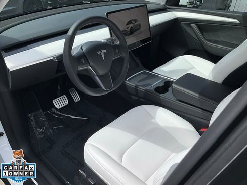 Used 2023 Tesla Model Y Performance image 6