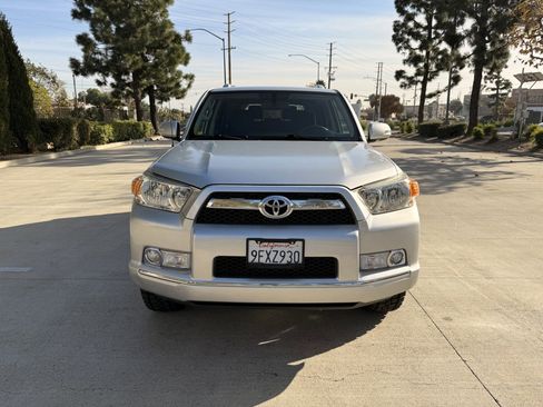 Used 2012 Toyota 4Runner SR5 w/ Convenience Pkg image 2