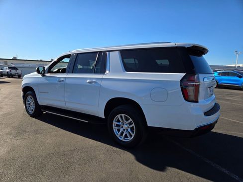 Used 2024 Chevrolet Suburban LT image 4