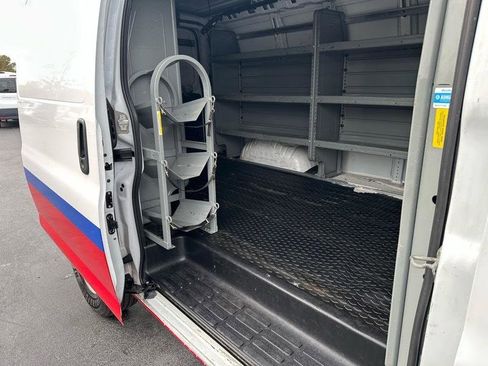 Used 2018 Chevrolet Express 2500 w/ Driver Convenience Package image 22