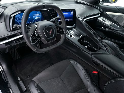 Used 2023 Chevrolet Corvette Stingray Premium Conv w/ Z51 Performance Package RWD image 4