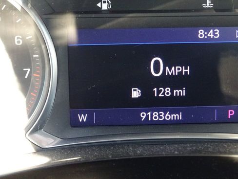 Used 2020 Chevrolet Traverse LT image 11