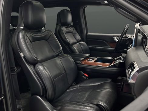 Used 2020 Lincoln Navigator L Reserve w/ Equipment Group 208A Reserve AWD/4WD image 24