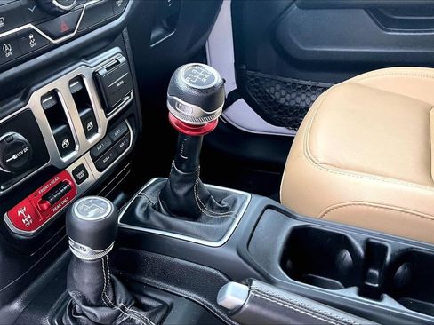 Used 2019 Jeep Wrangler Rubicon AWD/4WD image 16