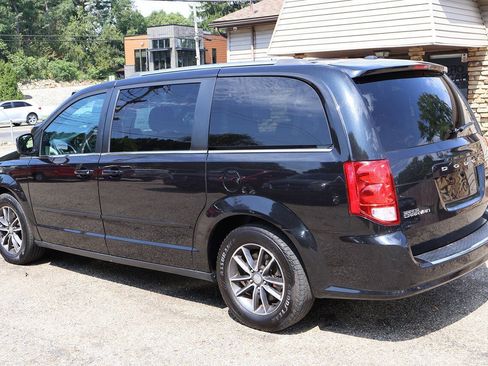 Used 2017 Dodge Grand Caravan SXT FWD image 5