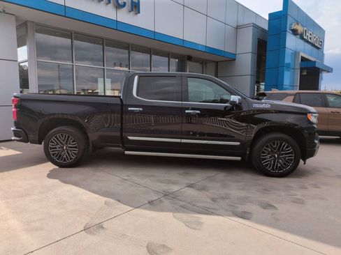 Used 2025 Chevrolet Silverado 1500 High Country w/ High Country Premium Package AWD/4WD image 6