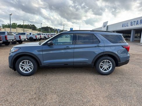 New 2026 Ford Explorer Active RWD image 2