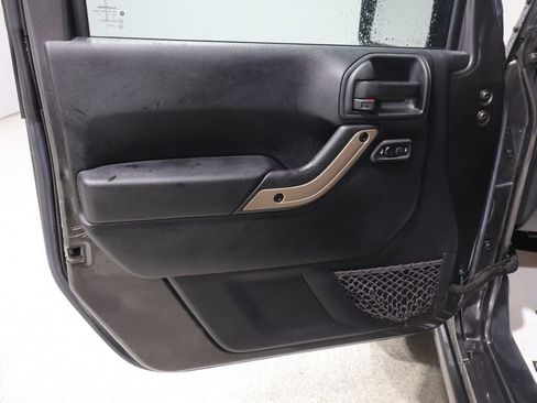 Used 2016 Jeep Wrangler Unlimited Sahara AWD/4WD image 14