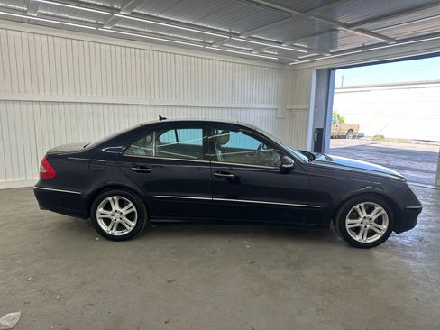 Used 2008 Mercedes-Benz E 350 4MATIC Sedan image 4