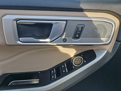 Used 2023 Ford Explorer Limited image 25