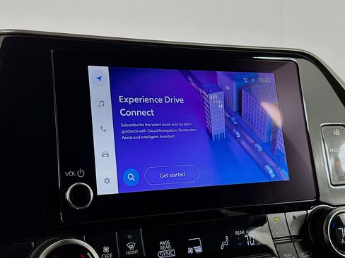 Used 2025 Toyota Highlander LE image 22