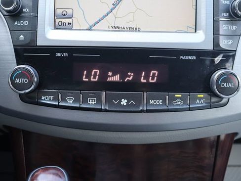 Used 2011 Toyota Avalon Limited FWD image 11