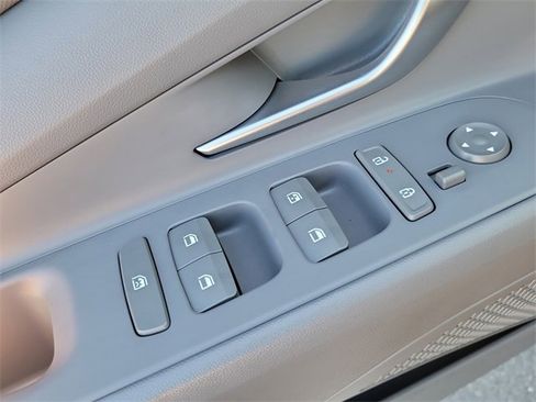 Used 2024 Hyundai Elantra SEL w/ Convenience Package image 15