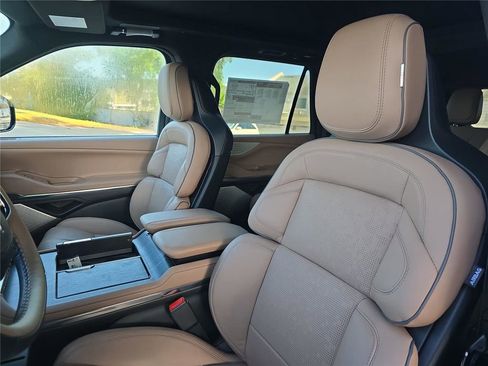 New 2026 Lincoln Navigator Black Label AWD/4WD image 18
