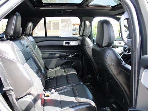 Used 2022 Ford Explorer ST w/ Equipment Group 401A AWD/4WD image 30