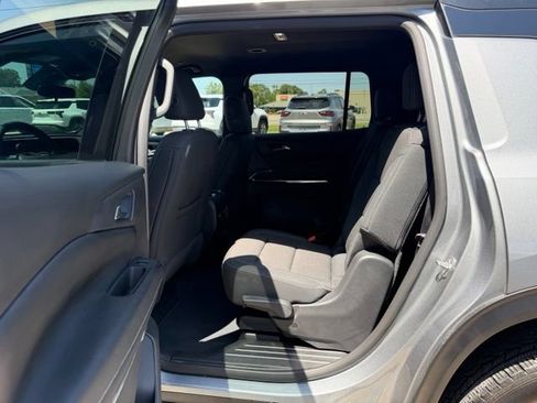 Used 2026 Chevrolet Traverse LT w/ Midnight/Sport Edition FWD image 10