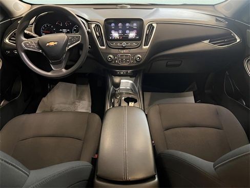 Used 2021 Chevrolet Malibu LT image 13