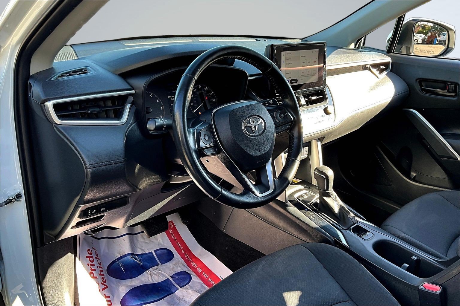 Used 2023 Toyota Corolla Cross LE AWD/4WD image 13