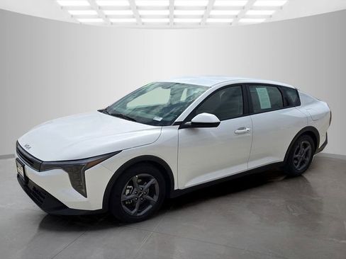 Used 2025 Kia K4 FWD image 5