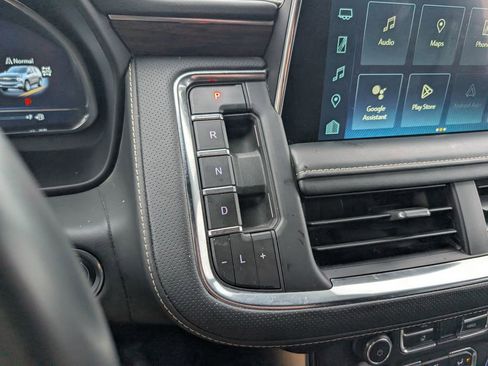 Used 2023 Chevrolet Suburban Premier image 20