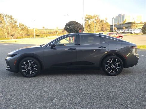 Used 2023 Toyota Crown Limited image 7