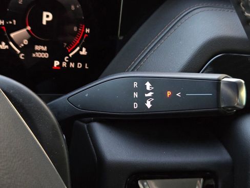 Used 2025 GMC Yukon XL AT4 w/ AT4 Premium Package image 21