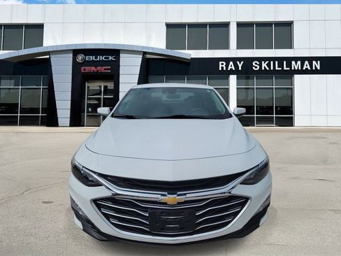 Used 2024 Chevrolet Malibu LT FWD image 2