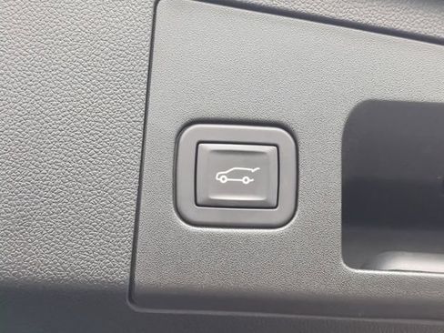 Used 2025 Cadillac XT4 Premium Luxury FWD image 15