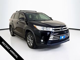 Used 2019 Toyota Highlander XLE FWD video 1