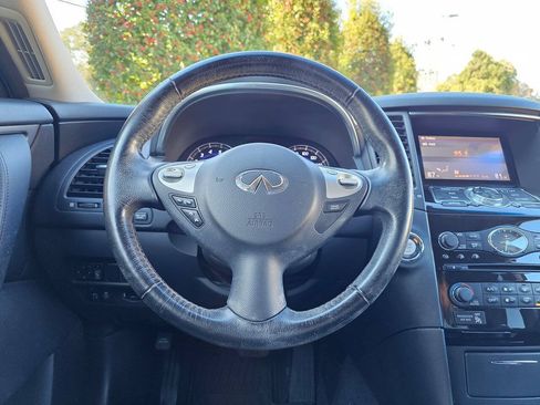 Used 2017 INFINITI QX70 2WD image 18
