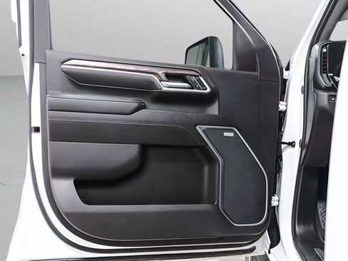 Used 2024 Chevrolet Silverado 2500 LTZ w/ LTZ Convenience Package AWD/4WD image 25