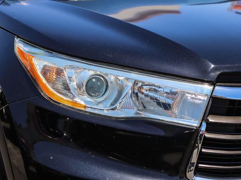Used 2015 Toyota Highlander LE FWD image 8