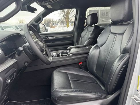 Used 2024 Jeep Wagoneer Series III image 25