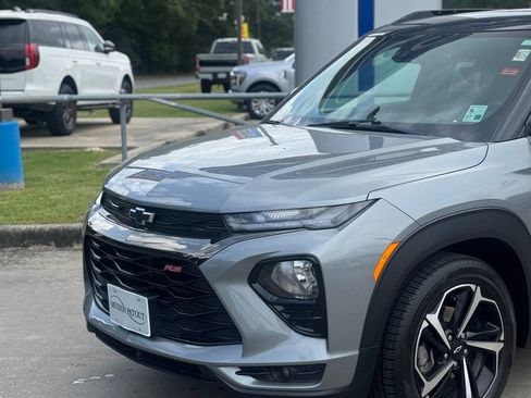 Used 2023 Chevrolet TrailBlazer RS w/ Sun and Liftgate Package image 2