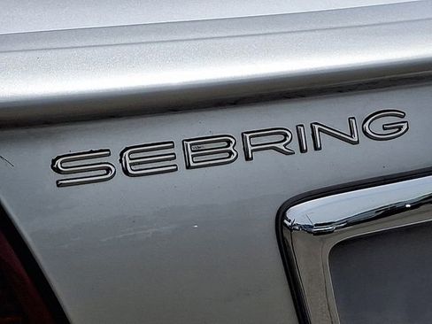 Used 2005 Chrysler Sebring GTC FWD image 30