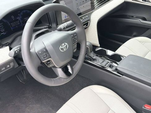 Used 2025 Toyota Camry XLE w/ Premium Plus Package FWD image 31