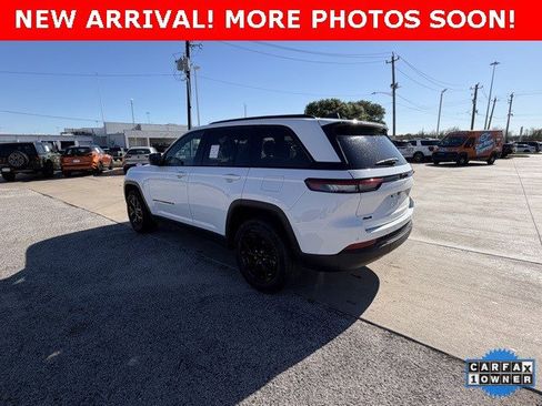 Used 2025 Jeep Grand Cherokee Altitude image 2