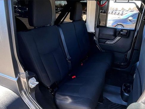Used 2018 Jeep Wrangler Unlimited Sport S image 24