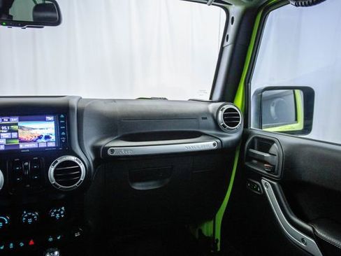 Used 2017 Jeep Wrangler Unlimited Rubicon image 5