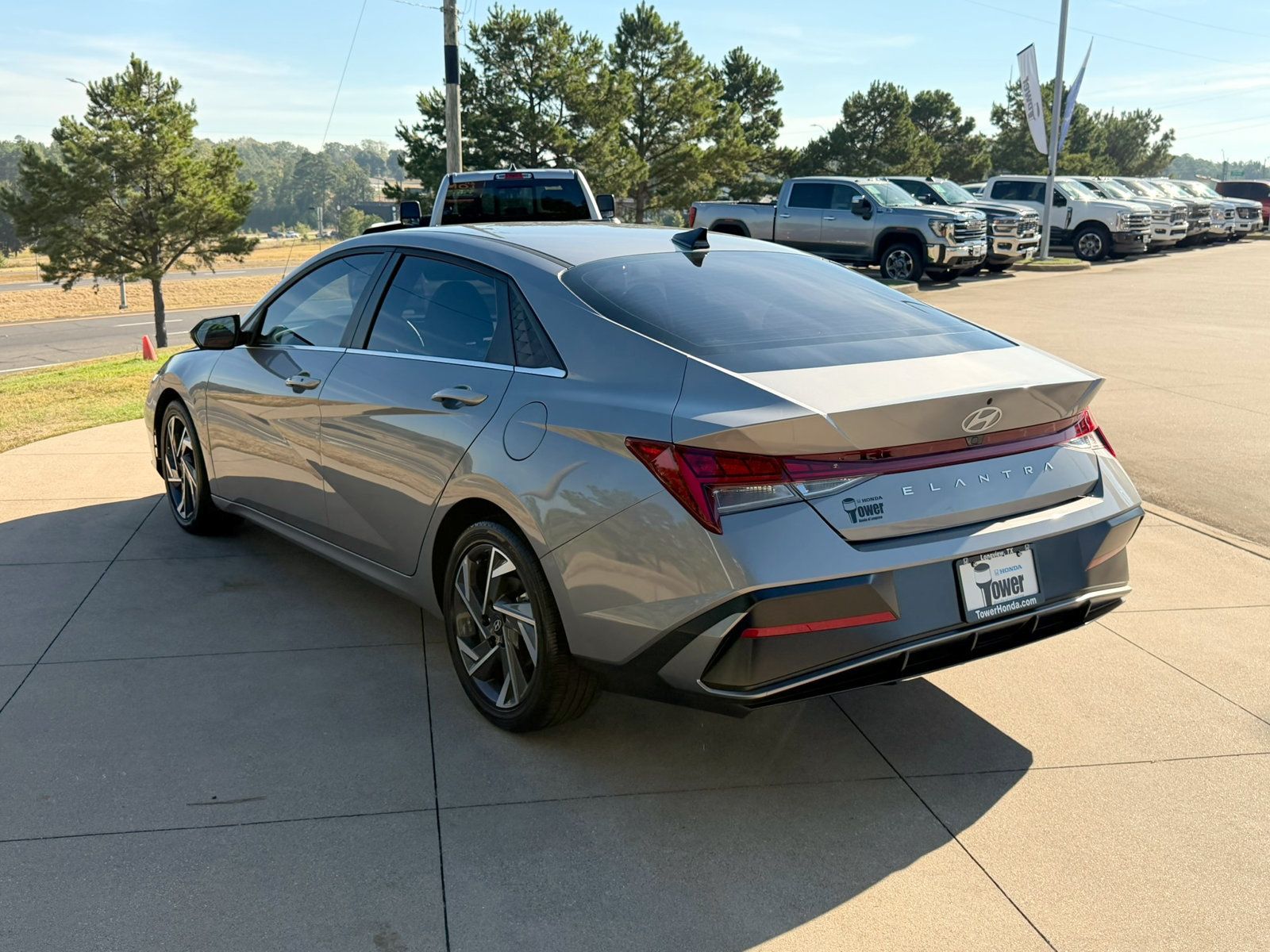 Used 2025 Hyundai Elantra SEL FWD image 4