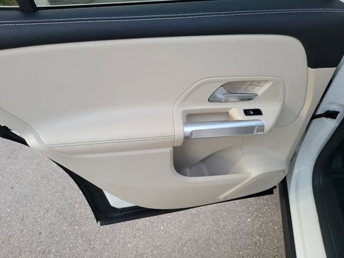 Used 2021 Mercedes-Benz GLB 250 GLB 250 image 11