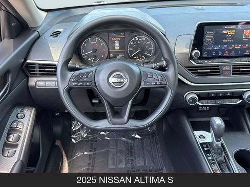 Used 2025 Nissan Altima 2.5 S FWD image 16