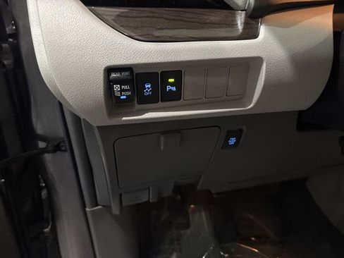 Used 2019 Toyota Sienna XLE image 20