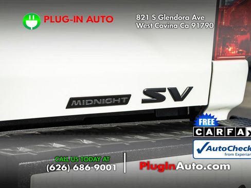 Used 2023 Nissan Titan SV w/ SV Convenience Package image 4