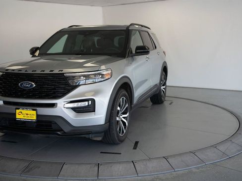 Used 2022 Ford Explorer ST-Line w/ Class IV Trailer Tow Package AWD/4WD image 3